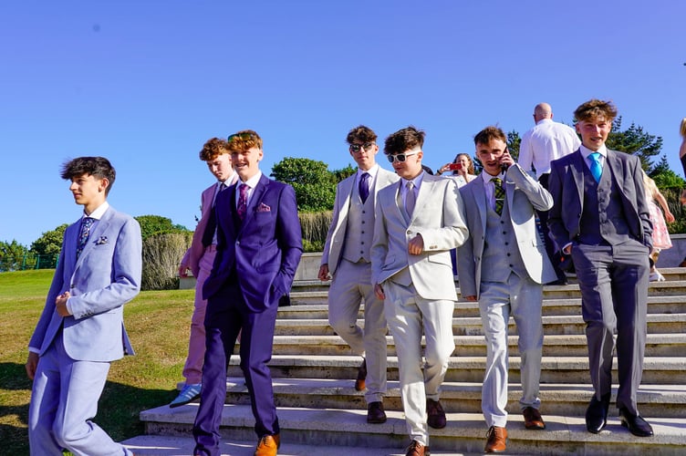 Camborne students dazzle at glamorous prom night